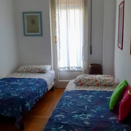 Free Parking And Air Conditioner Apartment